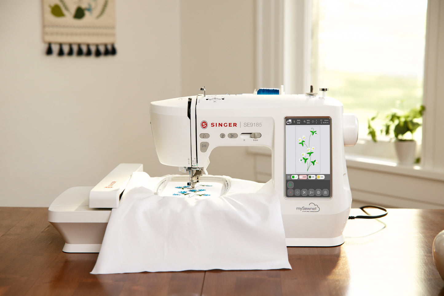 Singer SE9185 + FREE extension table worth £79.99 - Sewing, Quilting and Embroidery machine with WIFI, colour touchscreen. Includes a 90 day trial of MySewNet embroidery software