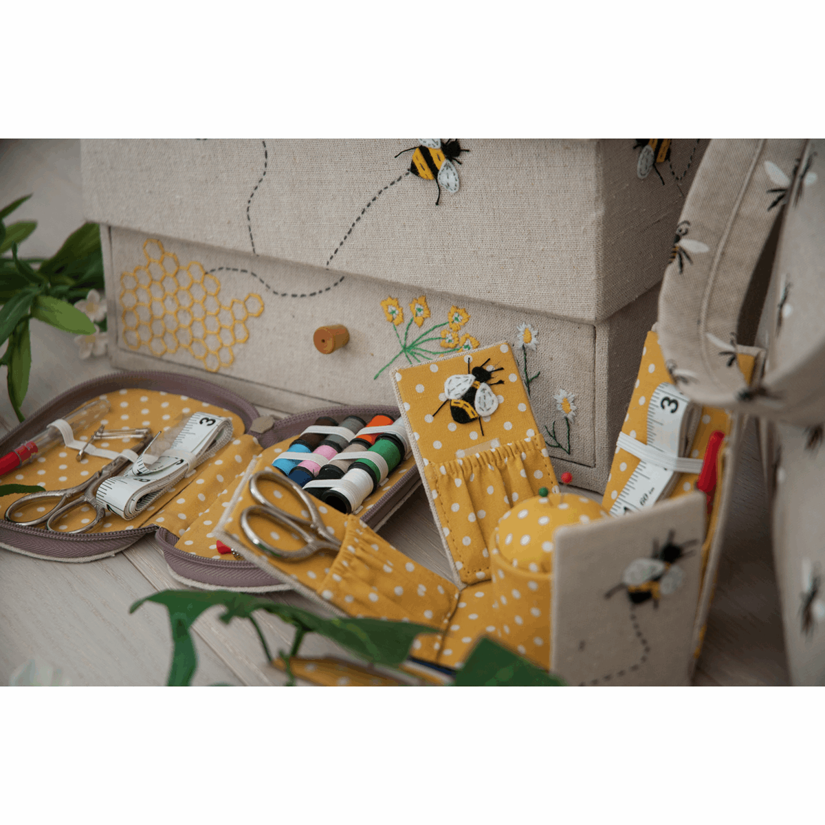 Appliqué Bee Victorian Sewing Kit