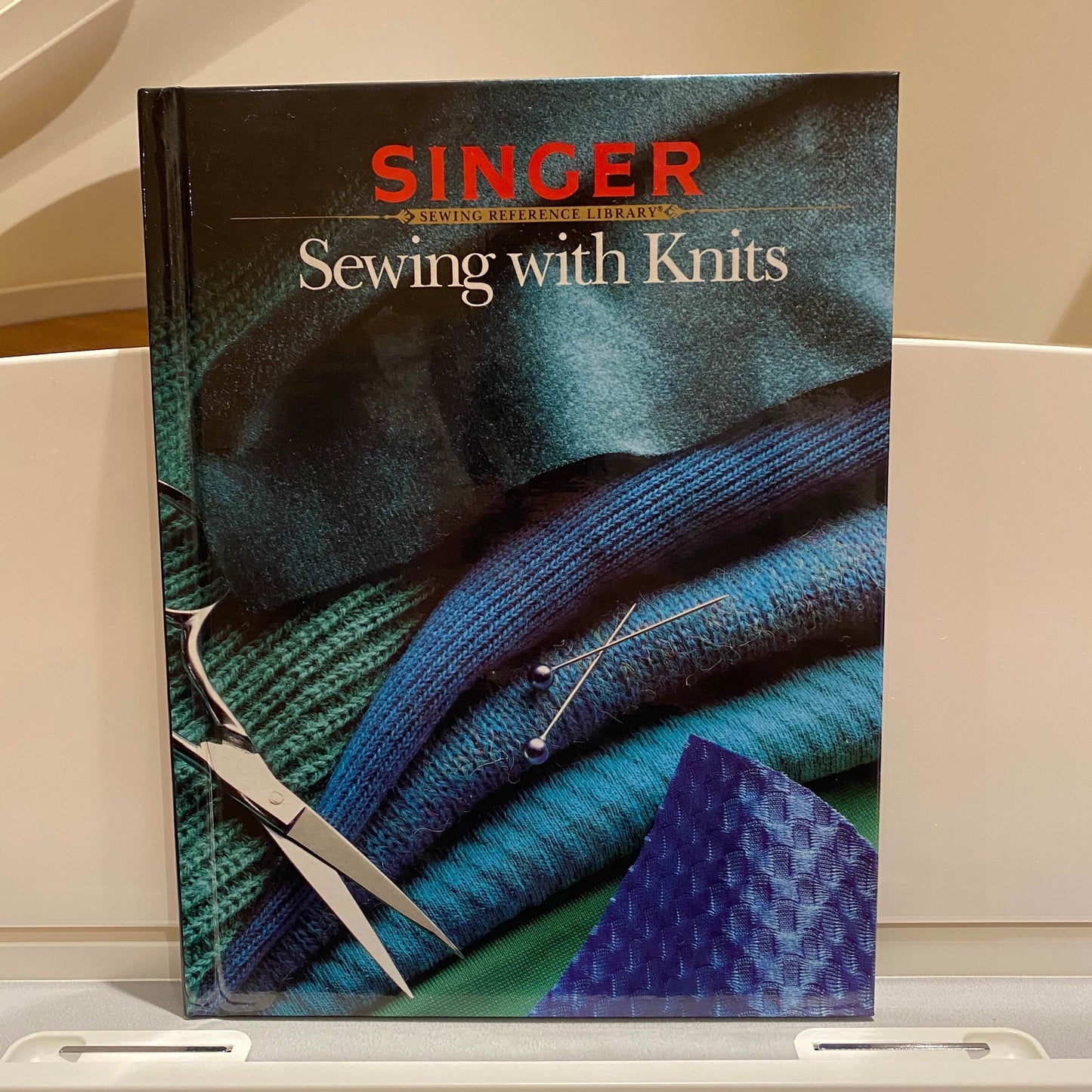 Singer Sewing Reference Library - Sewing with Knits (hardback book)